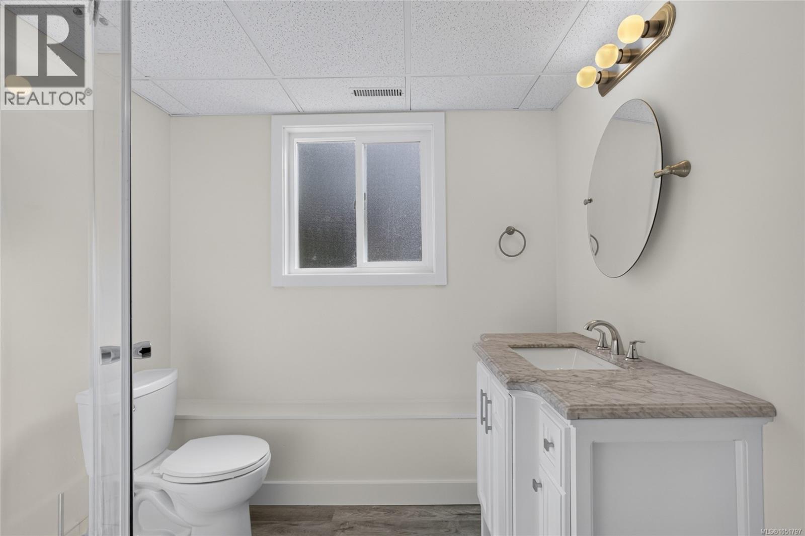 1665 Dingwall Rd - Image 26