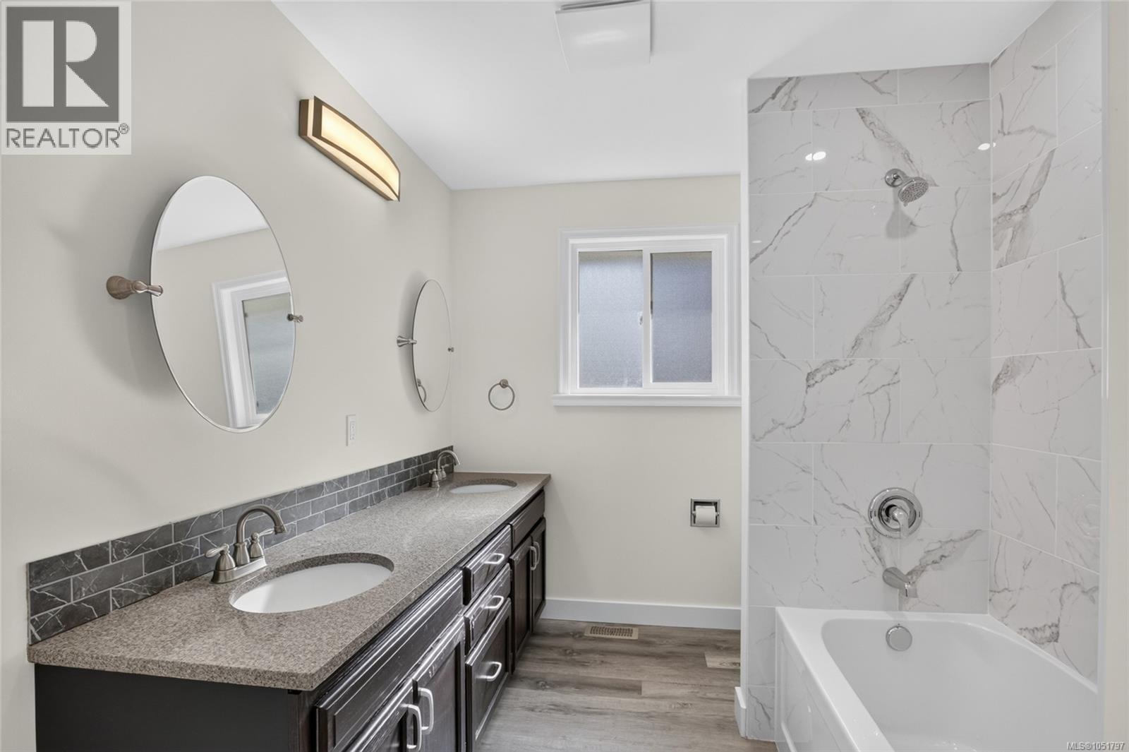 1665 Dingwall Rd - Image 20