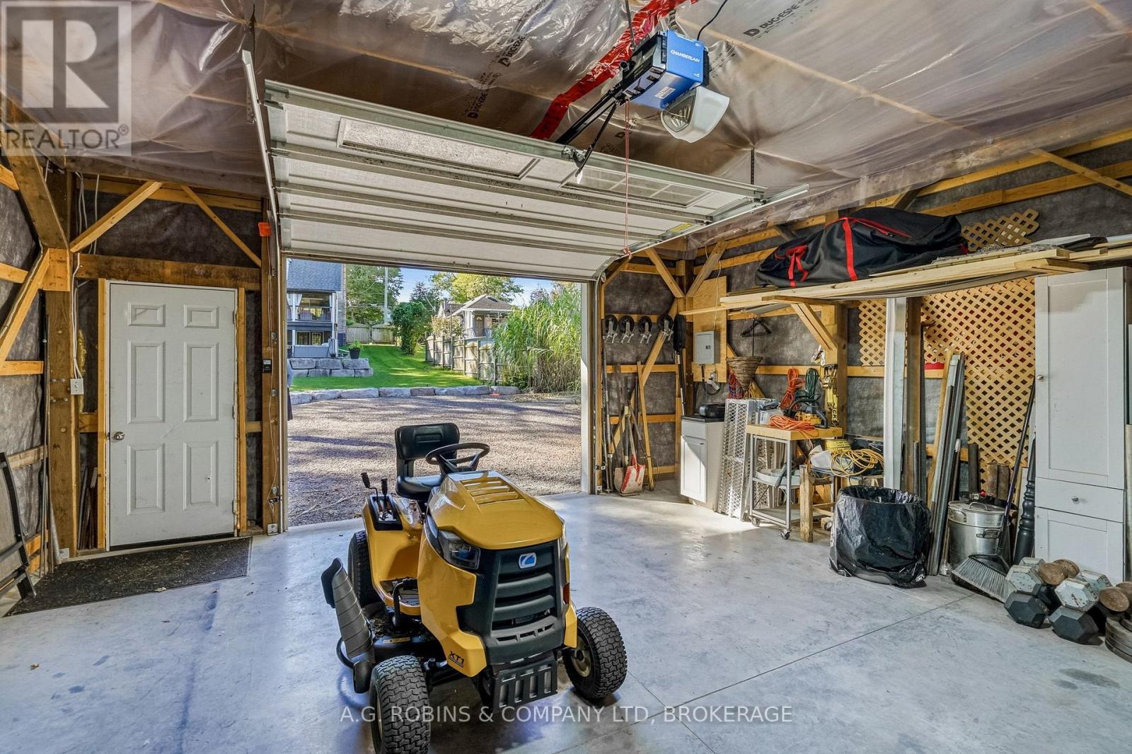 10448 LAKESHORE ROAD - 42