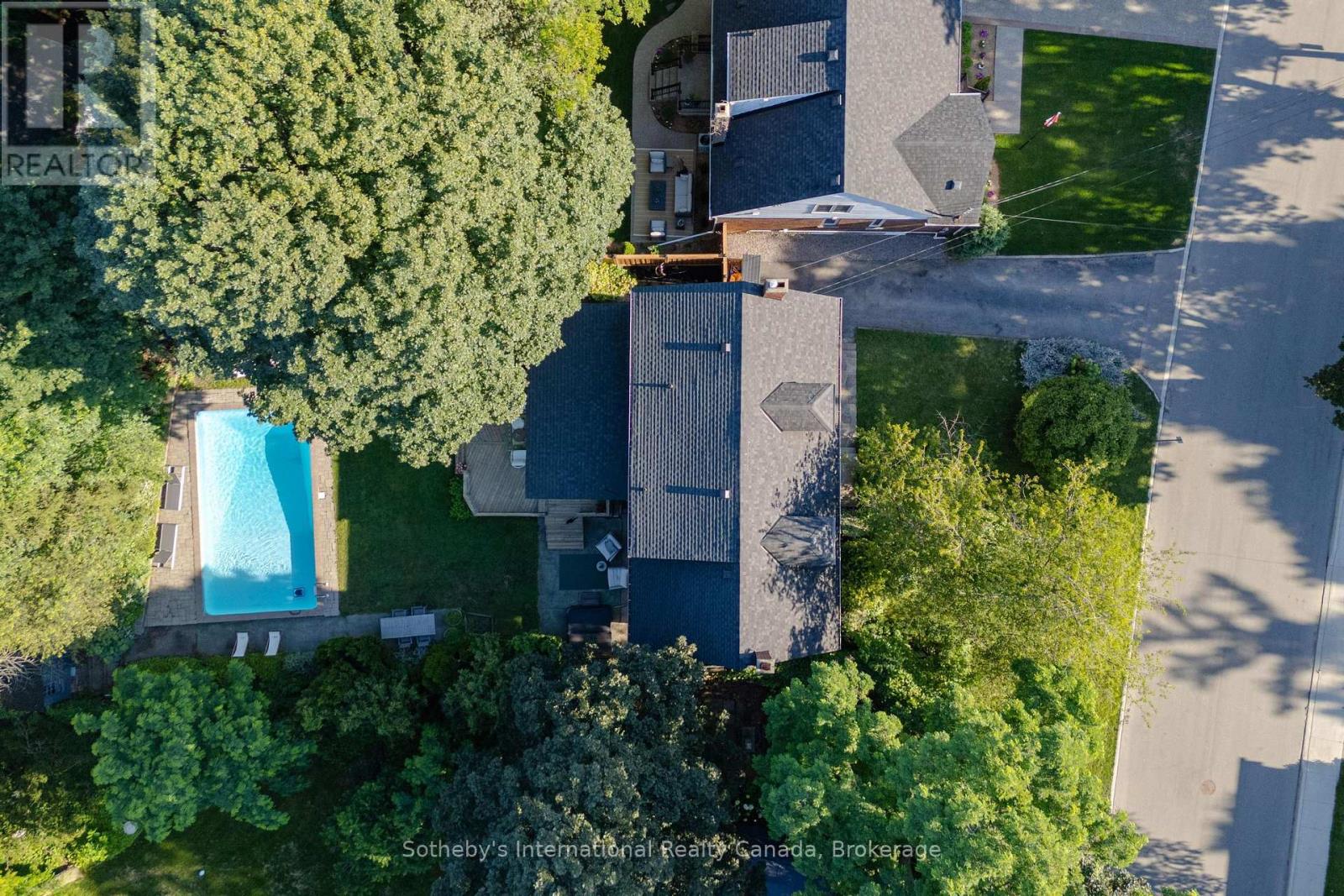 27 ARCADE CRESCENT - 19
