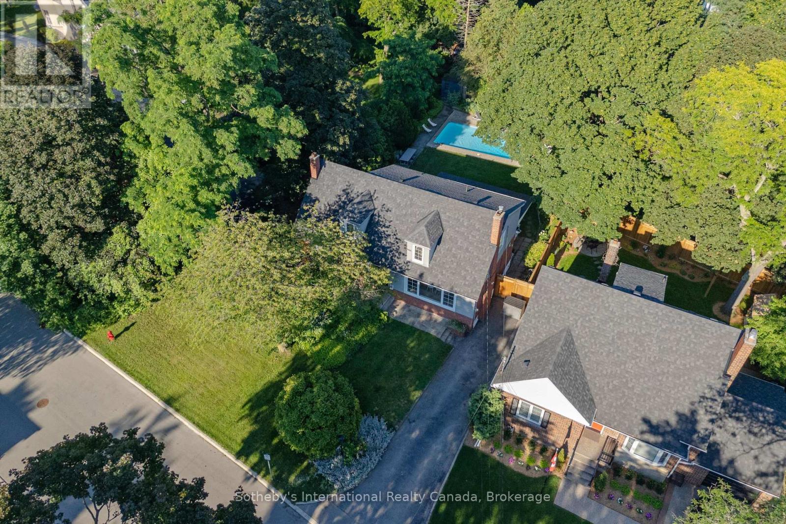 27 ARCADE CRESCENT - 20
