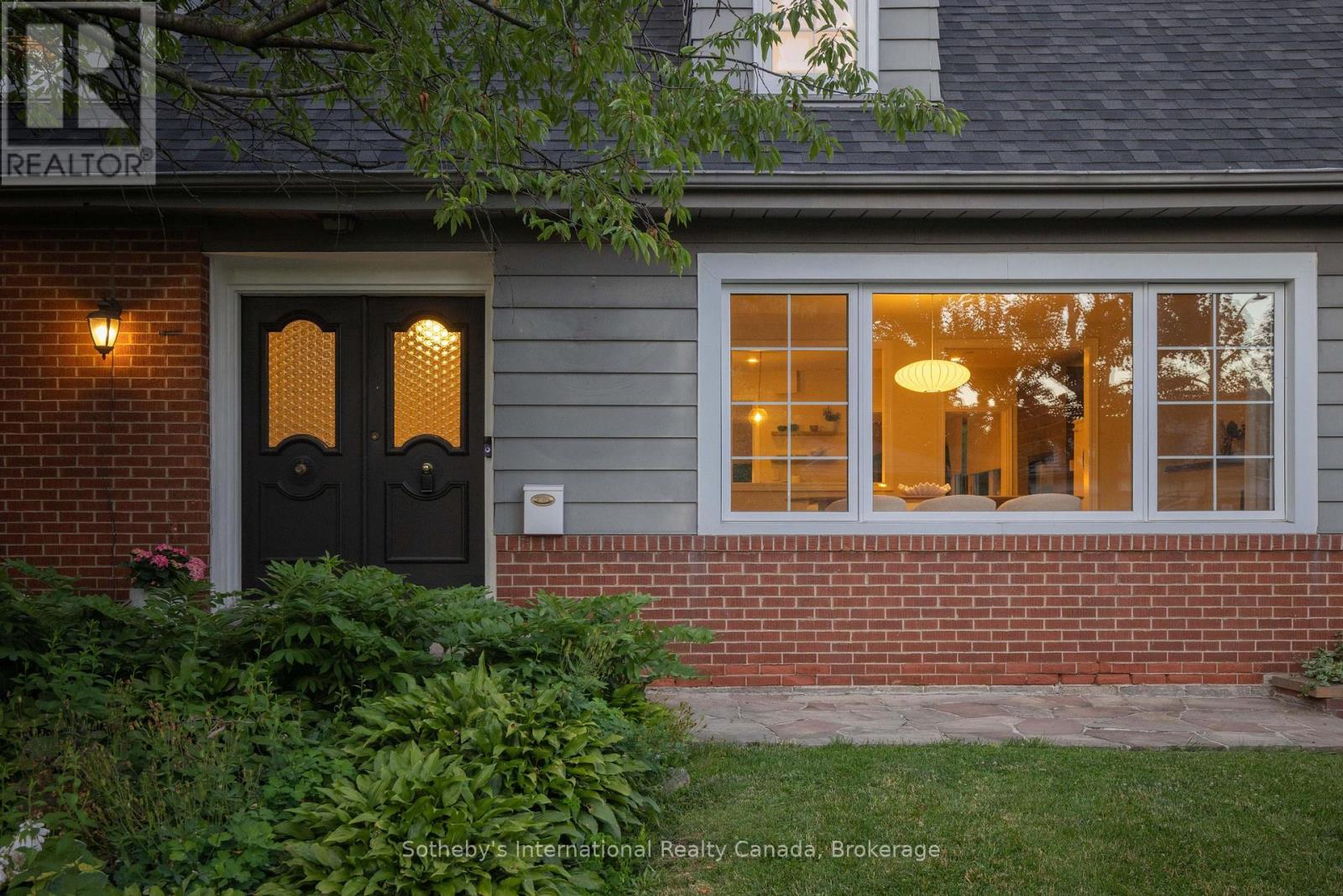 27 ARCADE CRESCENT - 3