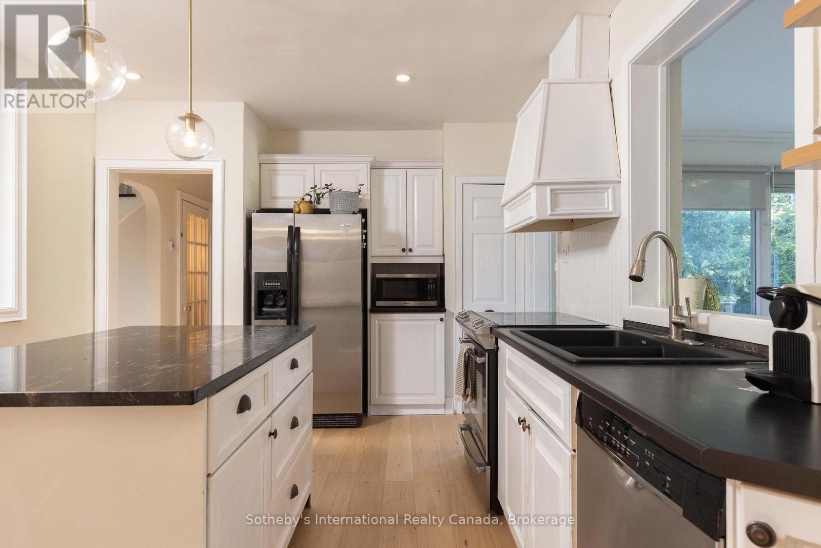 27 ARCADE CRESCENT - Image 31