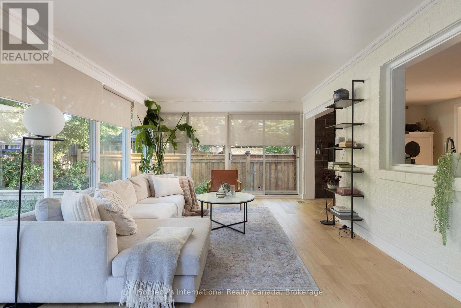 27 ARCADE CRESCENT - 33