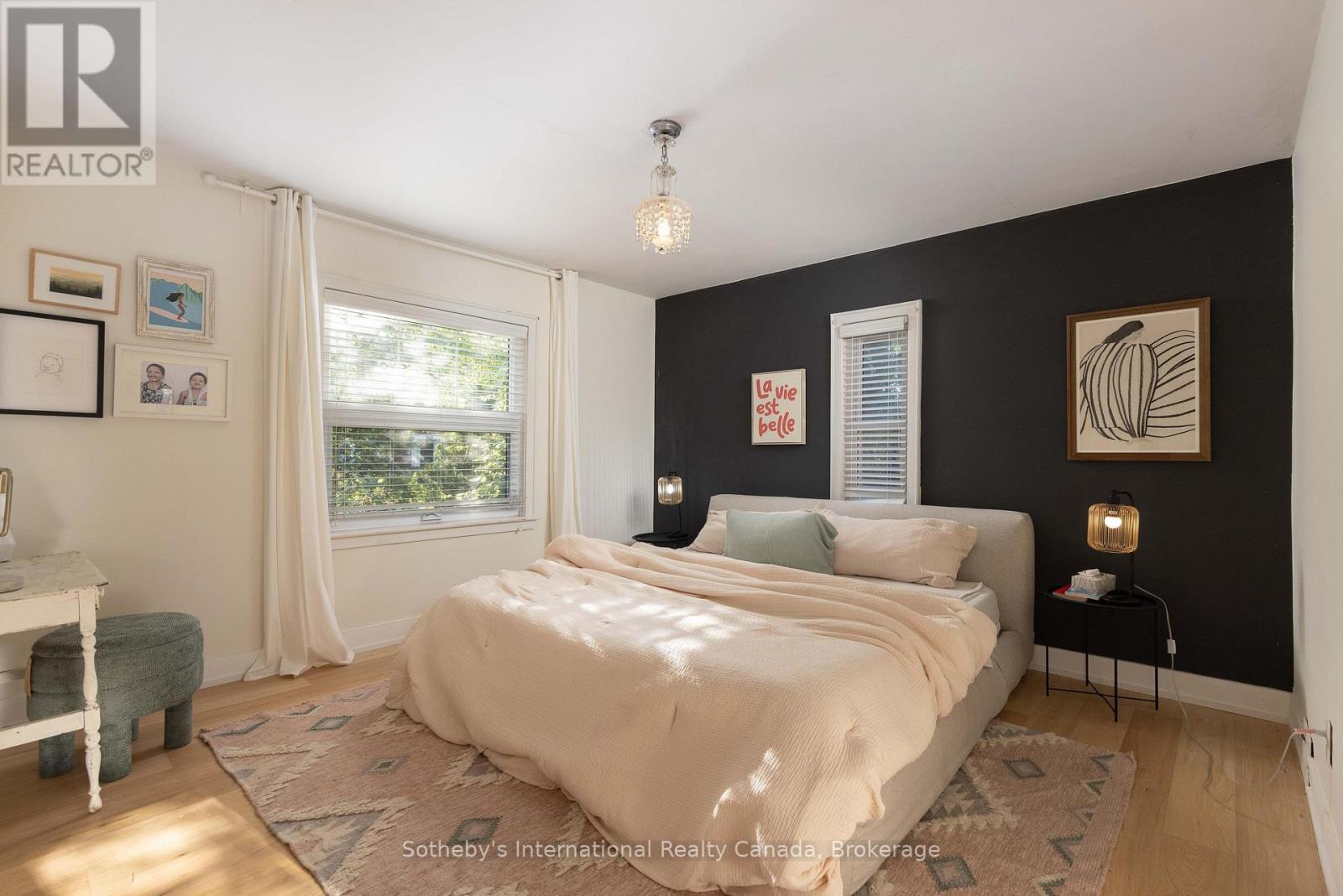 27 ARCADE CRESCENT - 36