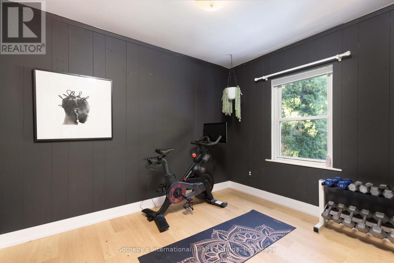 27 ARCADE CRESCENT - 38