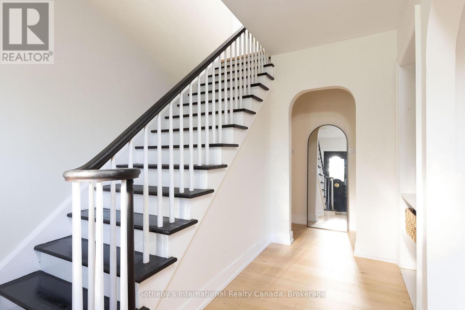 27 ARCADE CRESCENT - 41