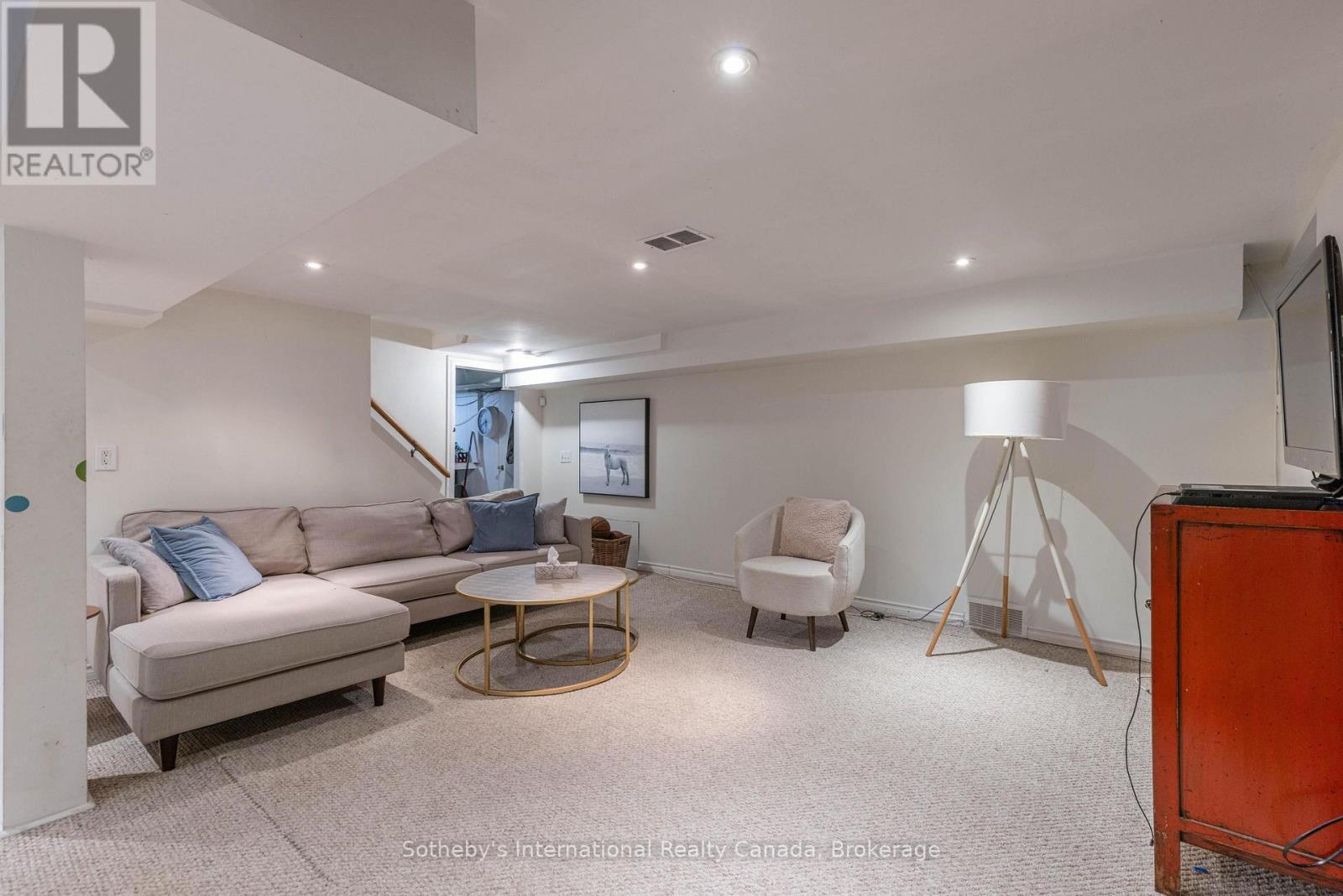 27 ARCADE CRESCENT - 50