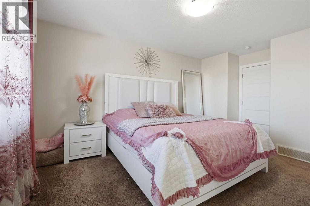 Listing photo – 154 Livingston Close, Red Deer