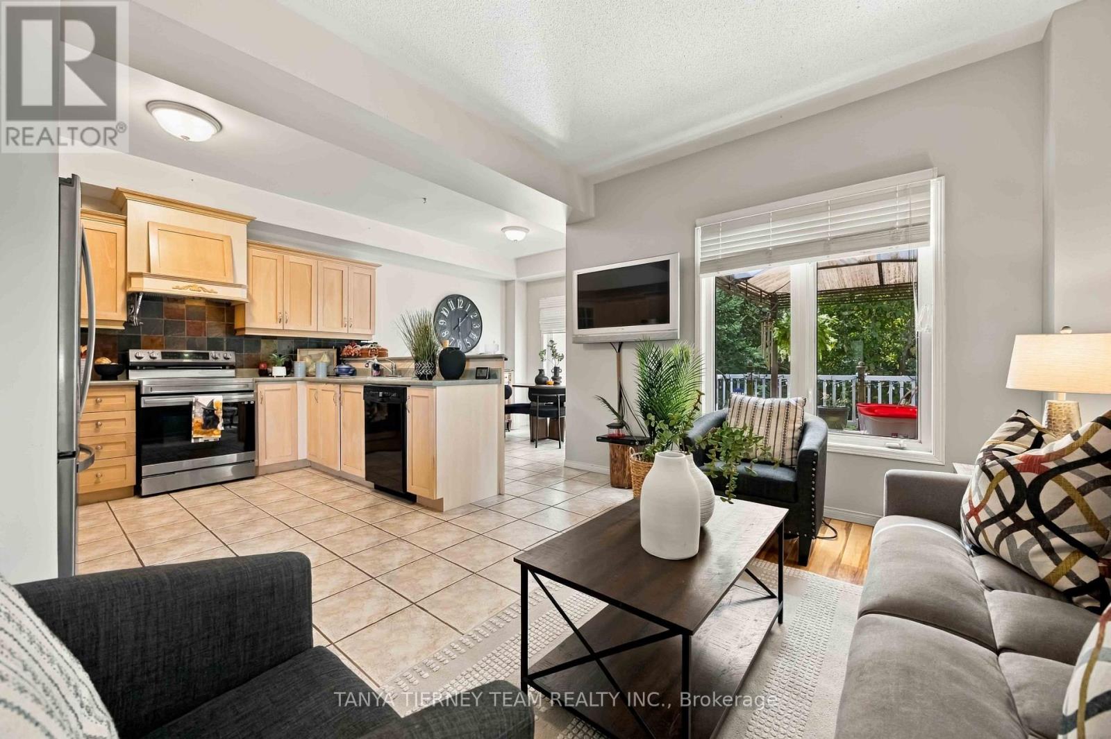 228 SHADOW PLACE - 17