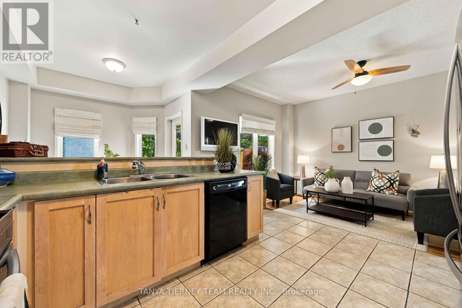 228 SHADOW PLACE - 21