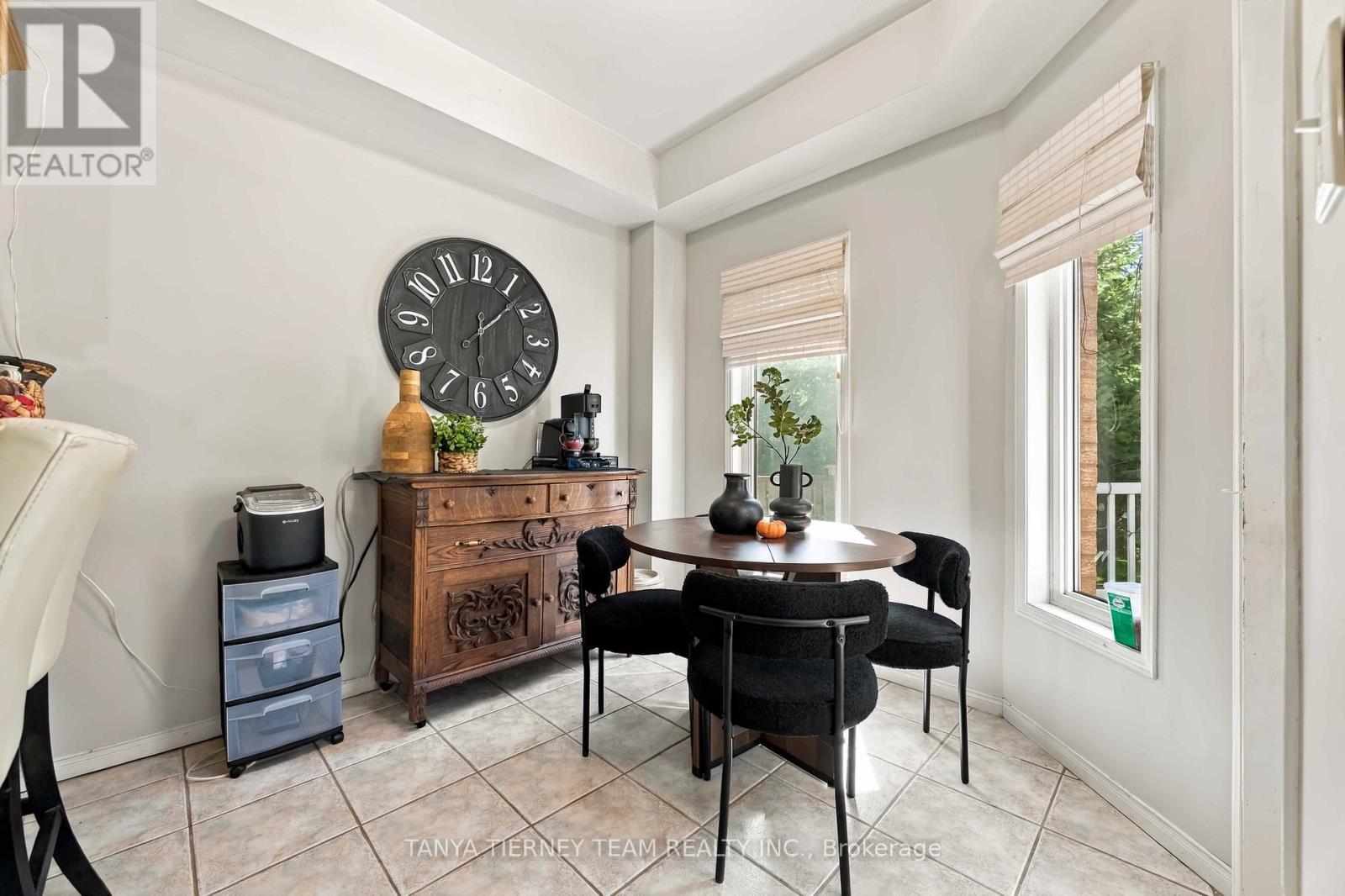 228 SHADOW PLACE - 23