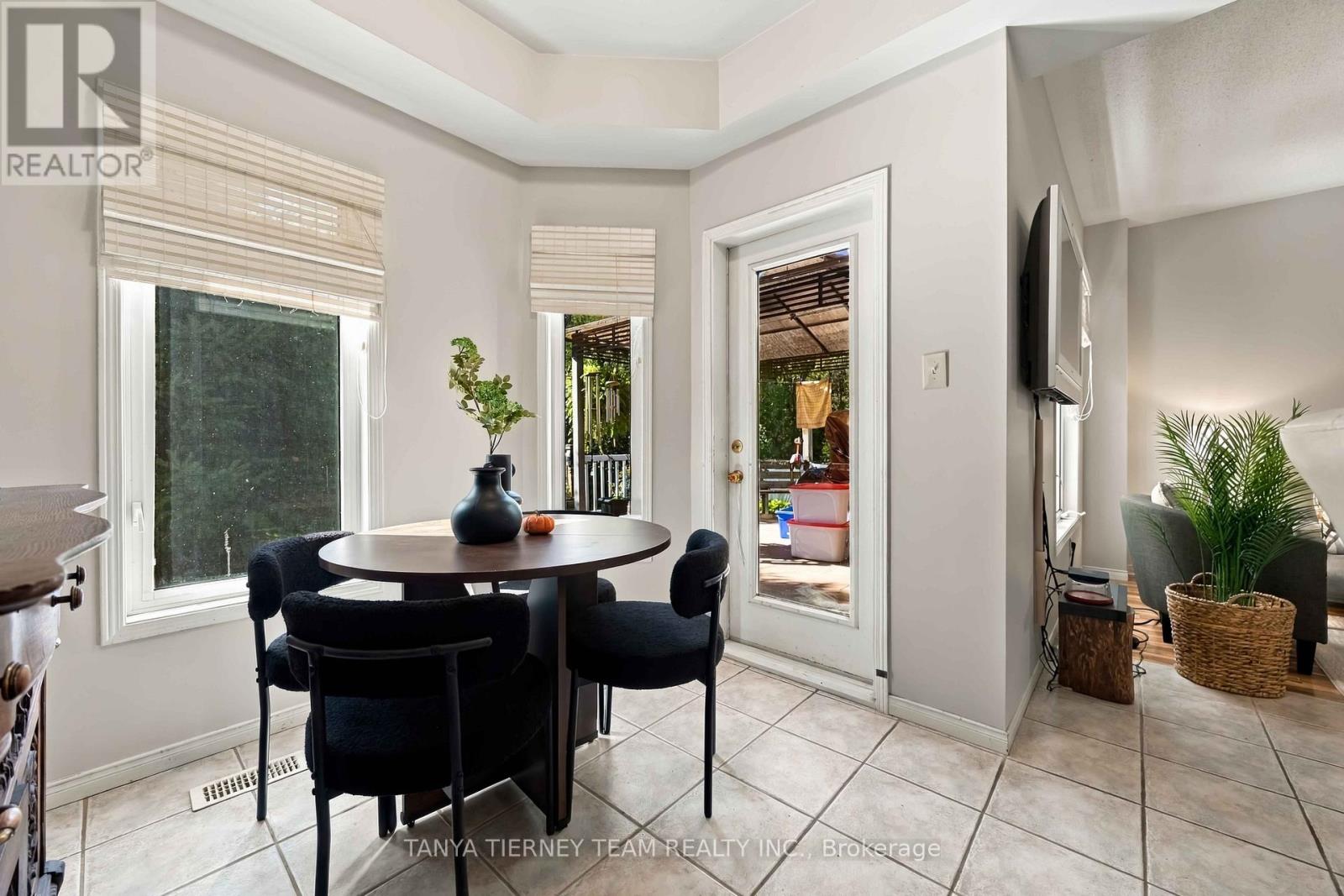 228 SHADOW PLACE - 24