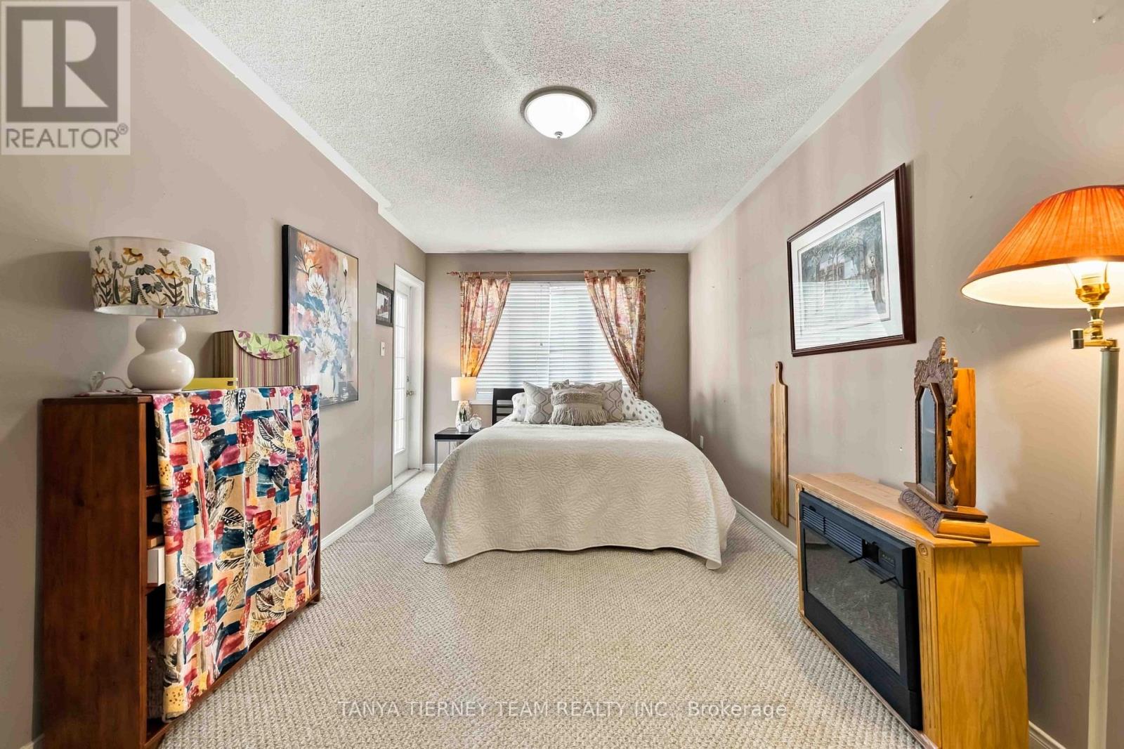 228 SHADOW PLACE - 31