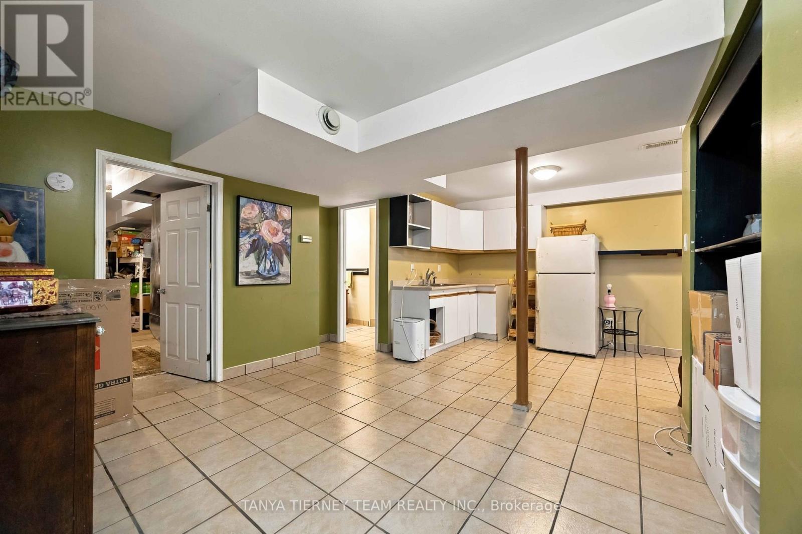 228 SHADOW PLACE - 35