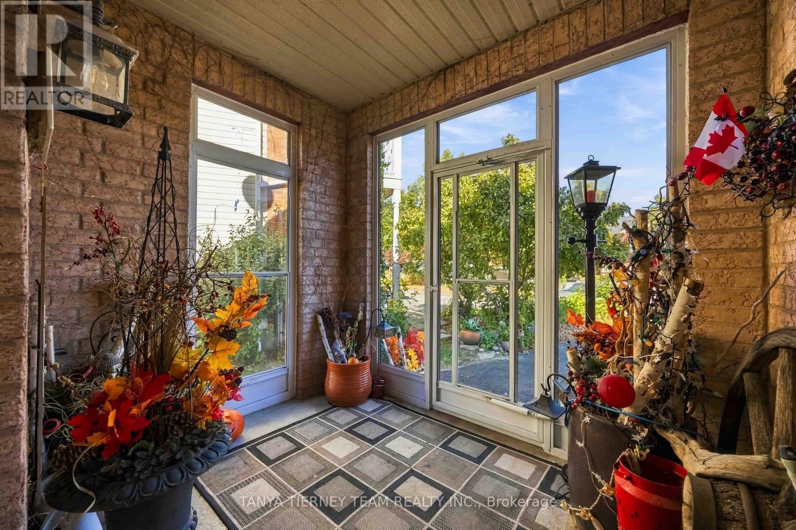 228 SHADOW PLACE - 7