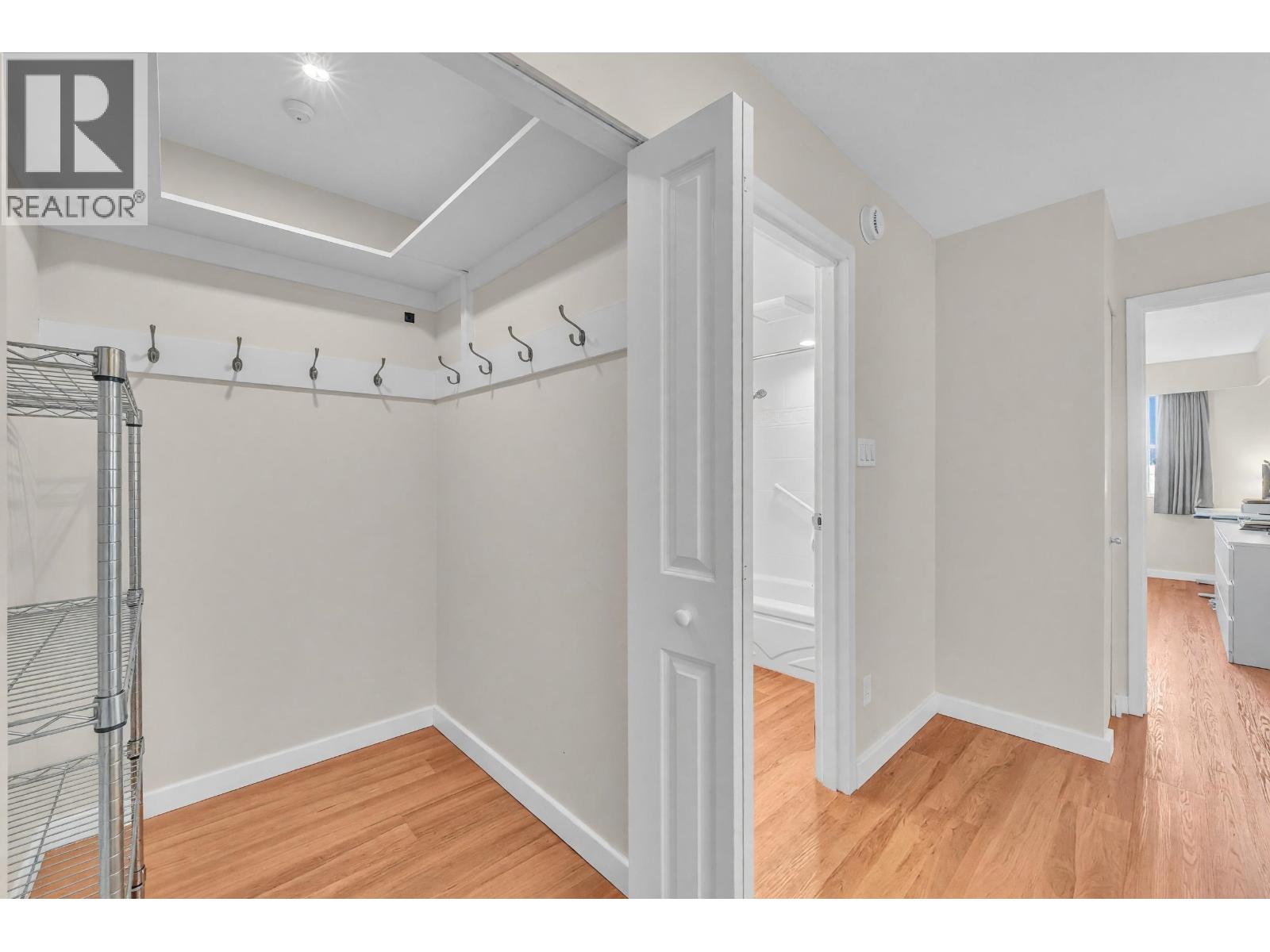 205 252 W 2ND STREET, North Vancouver