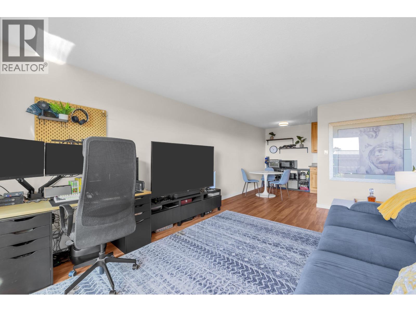 205 252 W 2ND STREET, North Vancouver