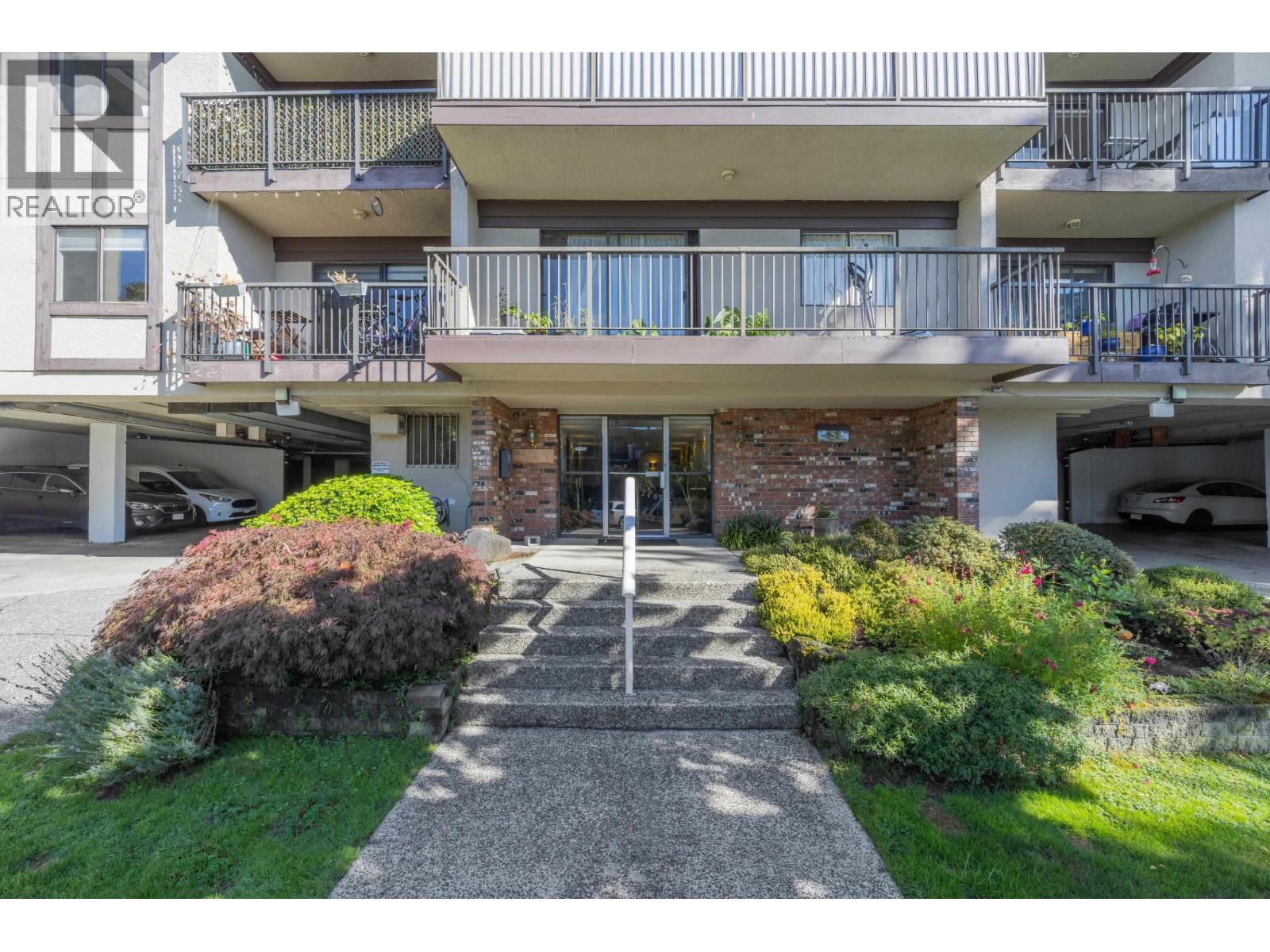 205 252 W 2ND STREET, North Vancouver