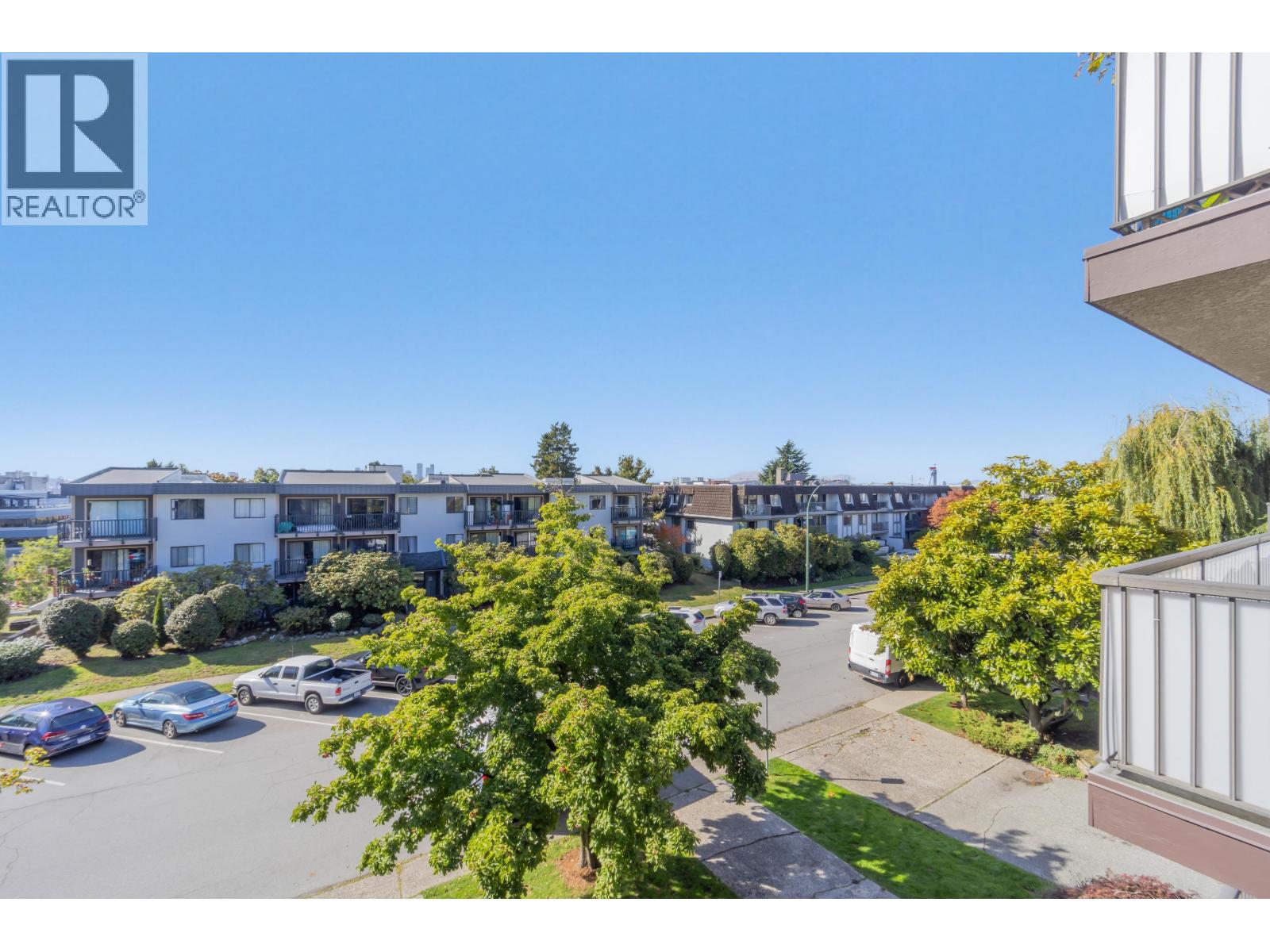205 252 W 2ND STREET, North Vancouver