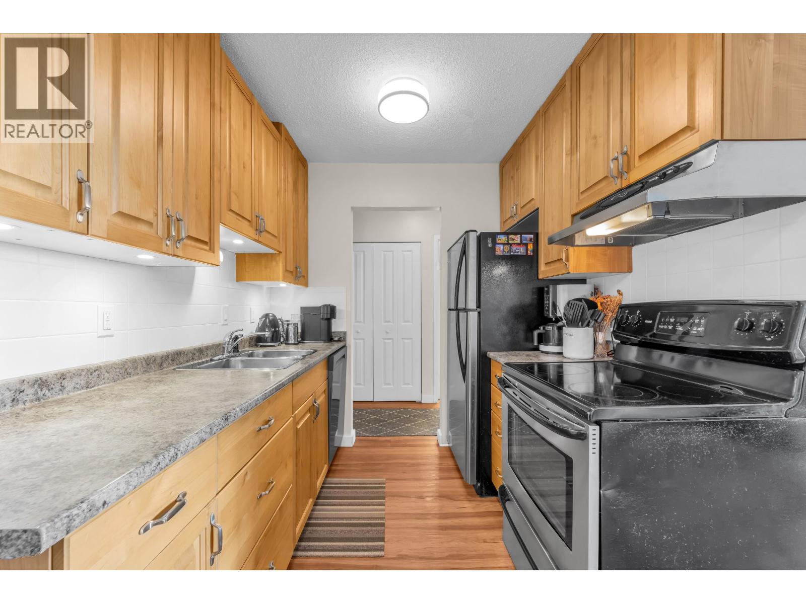 205 252 W 2ND STREET, North Vancouver