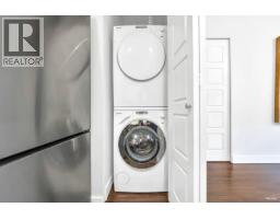 881 Salsbury Drive, Vancouver, BC V5L4A3 Photo 10