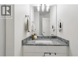 881 Salsbury Drive, Vancouver, BC V5L4A3 Photo 13