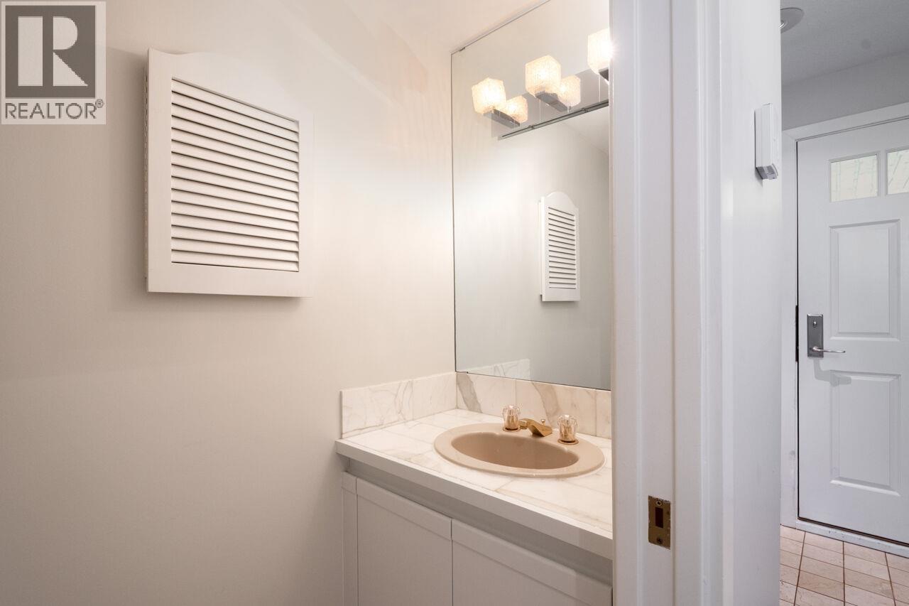 210 2274 FOLKESTONE WAY, West Vancouver