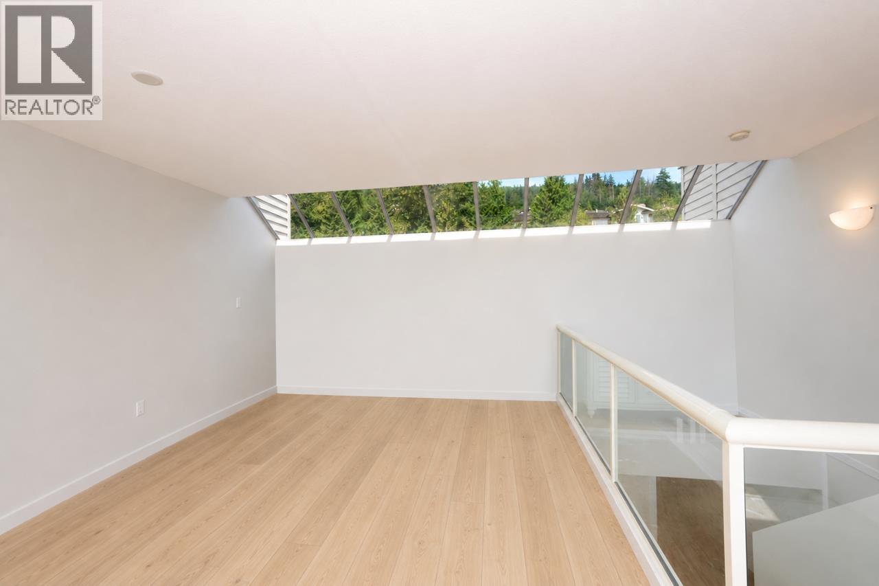 210 2274 FOLKESTONE WAY, West Vancouver