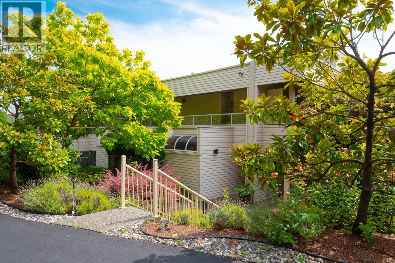 210 2274 FOLKESTONE WAY, West Vancouver