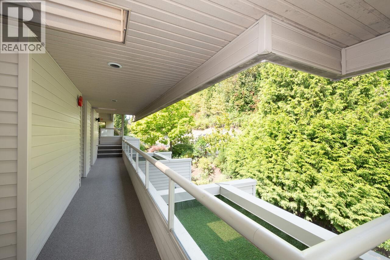 210 2274 FOLKESTONE WAY, West Vancouver