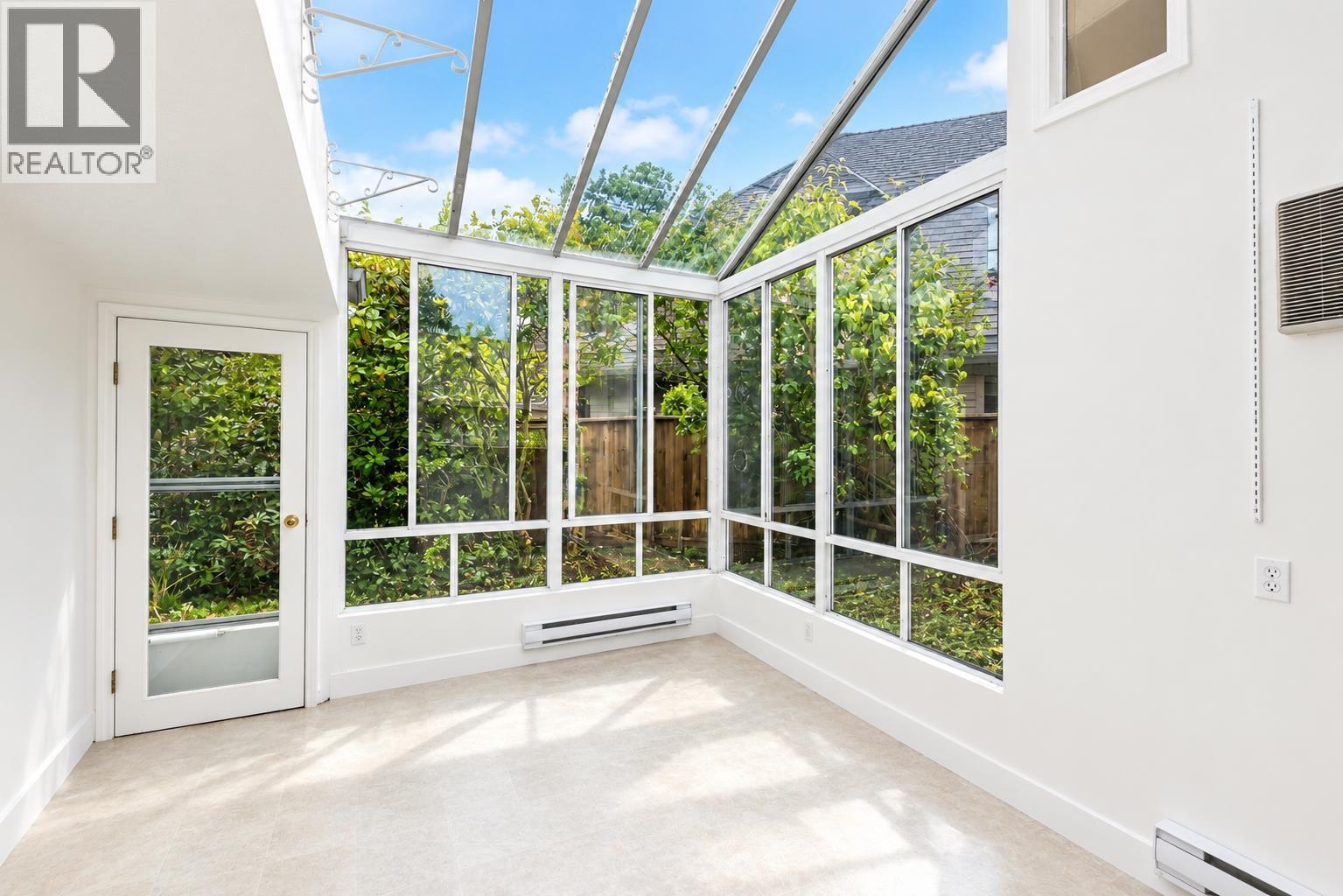 3692 SUNNYCREST DRIVE, North Vancouver