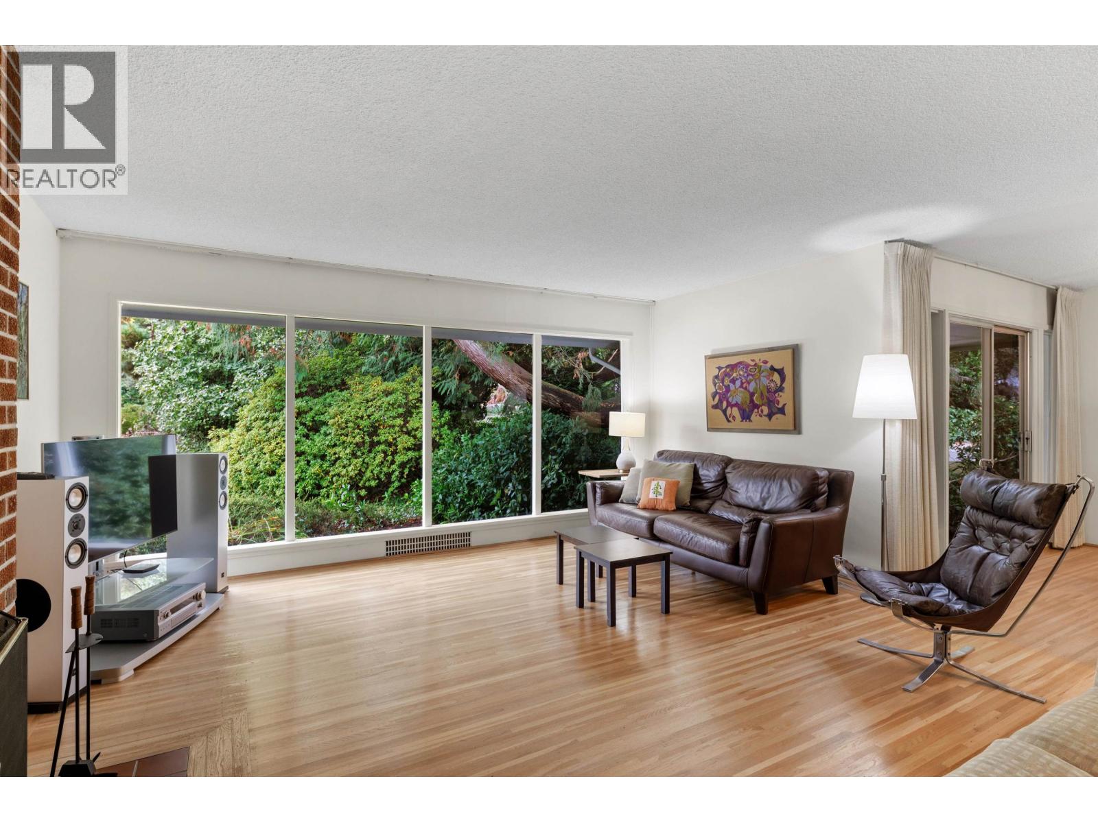 3692 SUNNYCREST DRIVE, North Vancouver