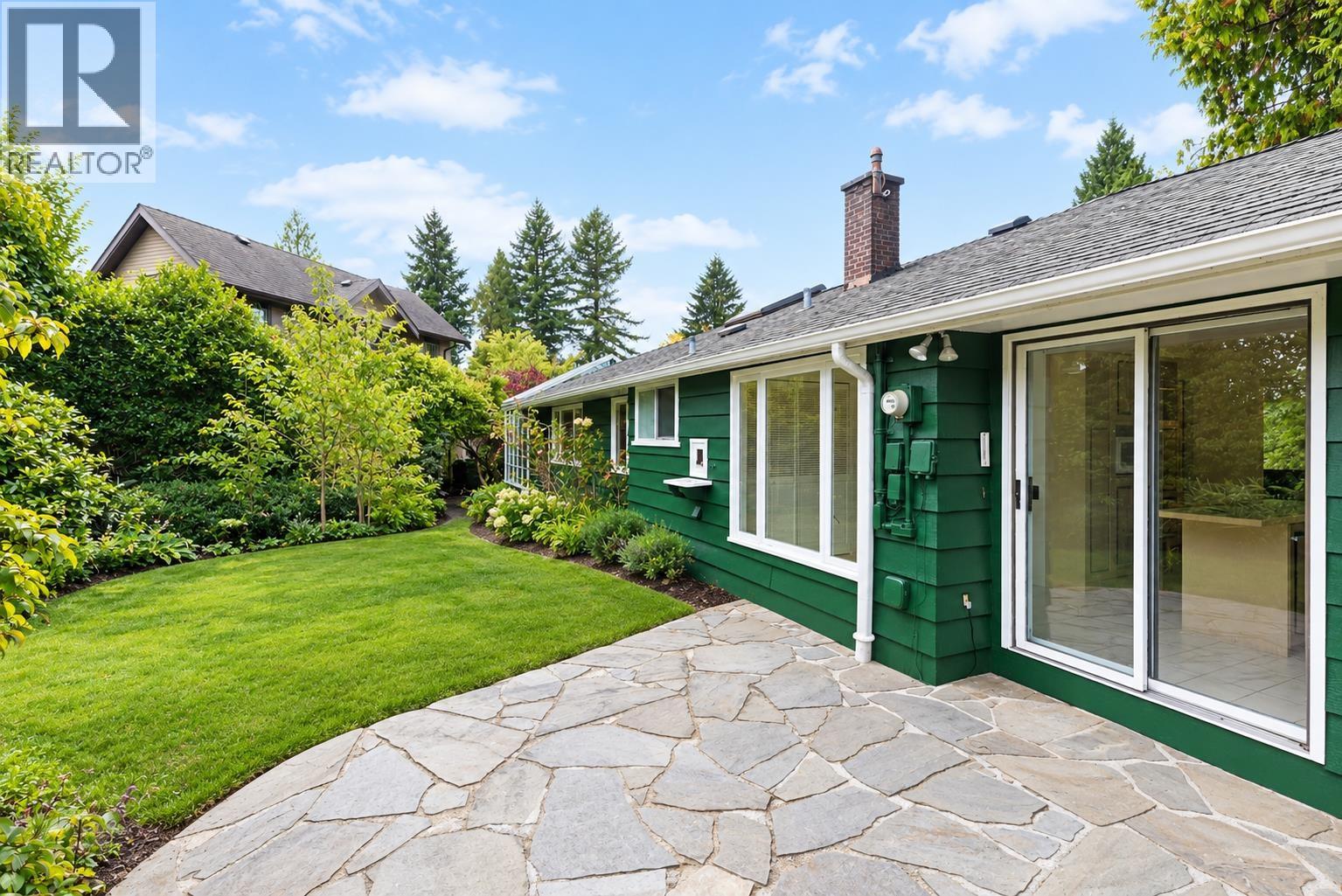 3692 SUNNYCREST DRIVE, North Vancouver