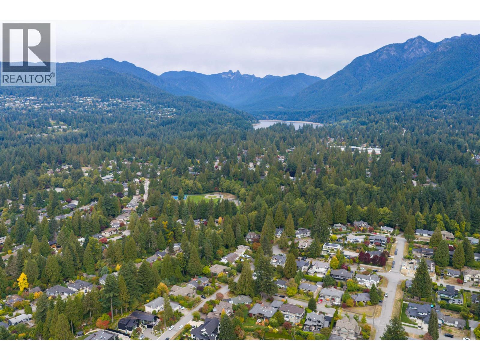 3692 SUNNYCREST DRIVE, North Vancouver
