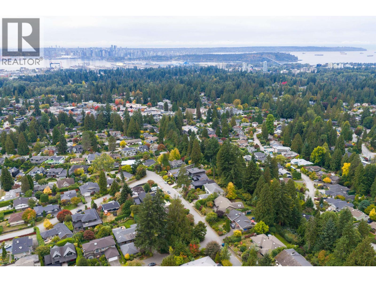 3692 SUNNYCREST DRIVE, North Vancouver