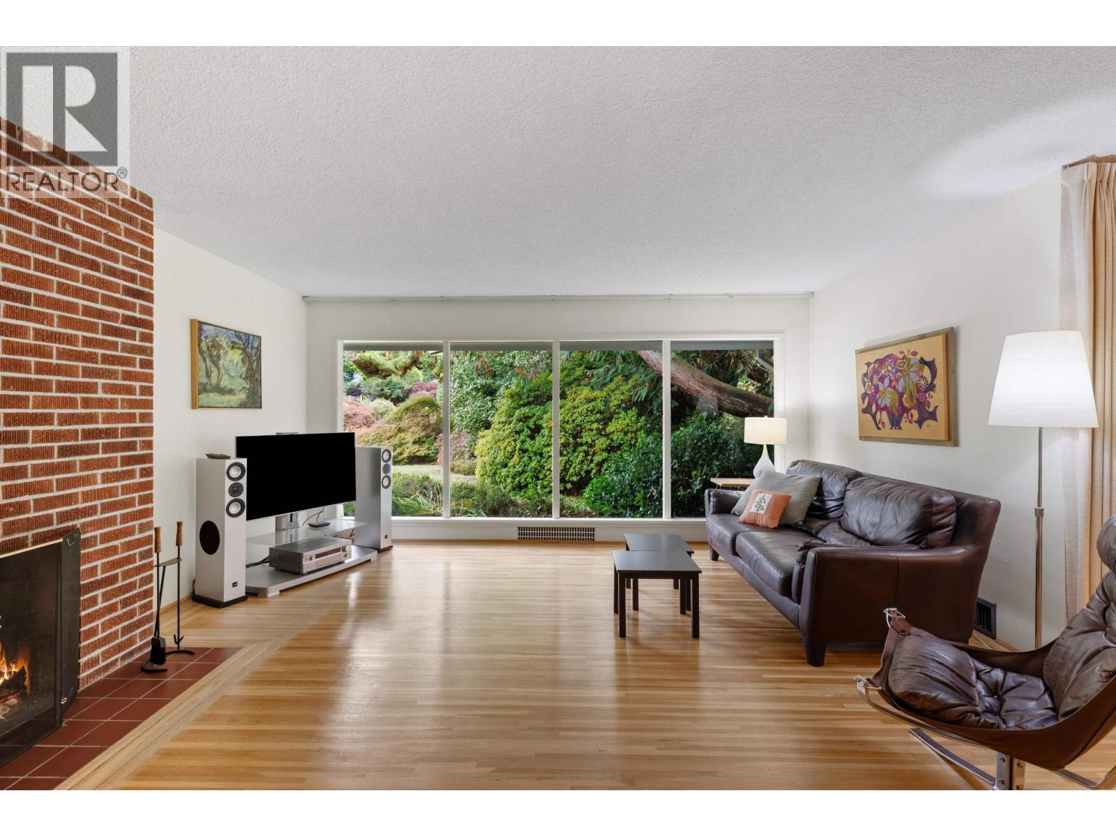 3692 SUNNYCREST DRIVE, North Vancouver