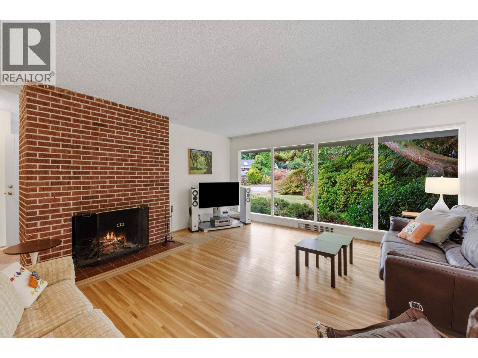 3692 SUNNYCREST DRIVE, North Vancouver