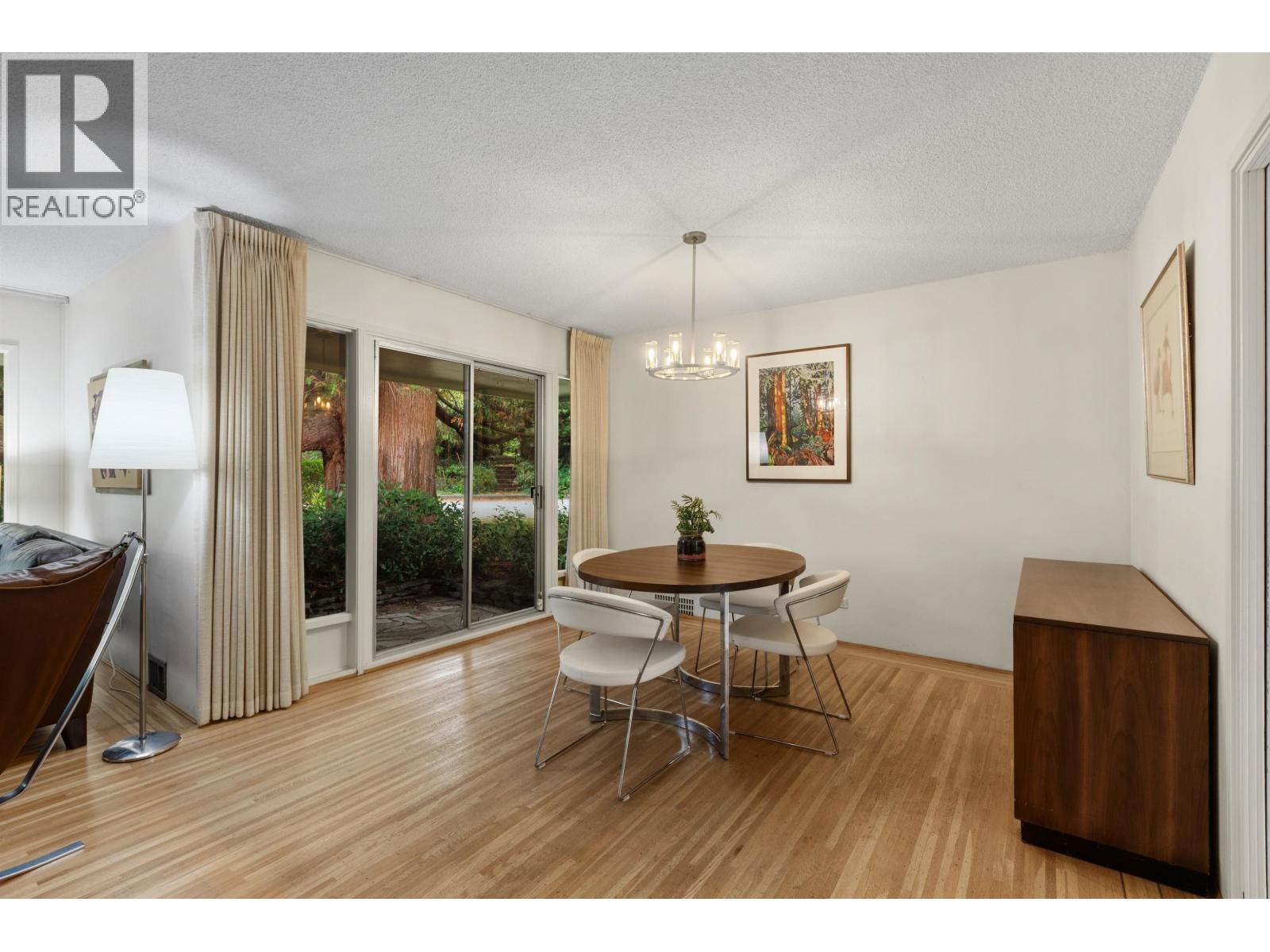 3692 SUNNYCREST DRIVE, North Vancouver