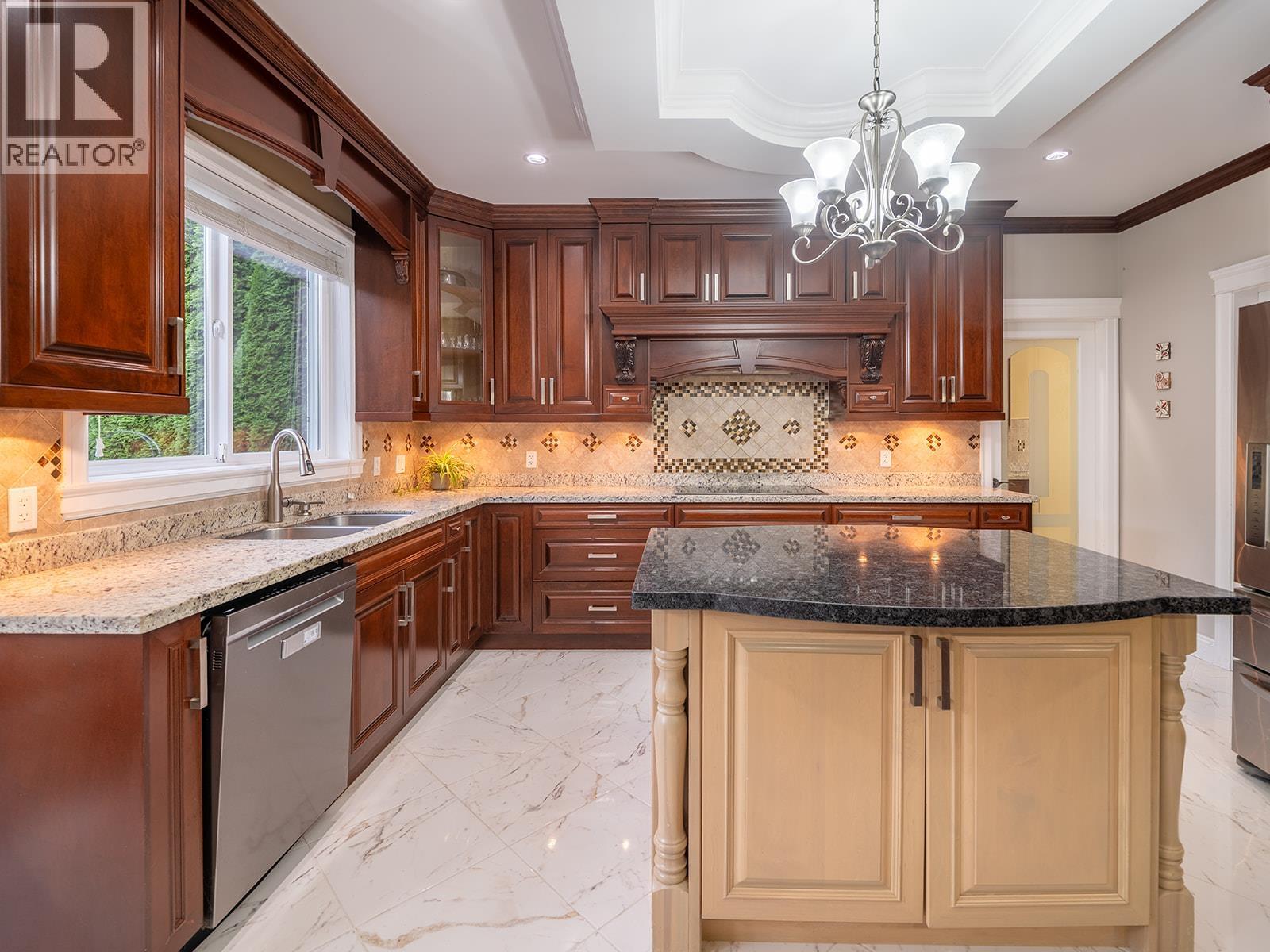 1016 CONDOR PLACE, Squamish