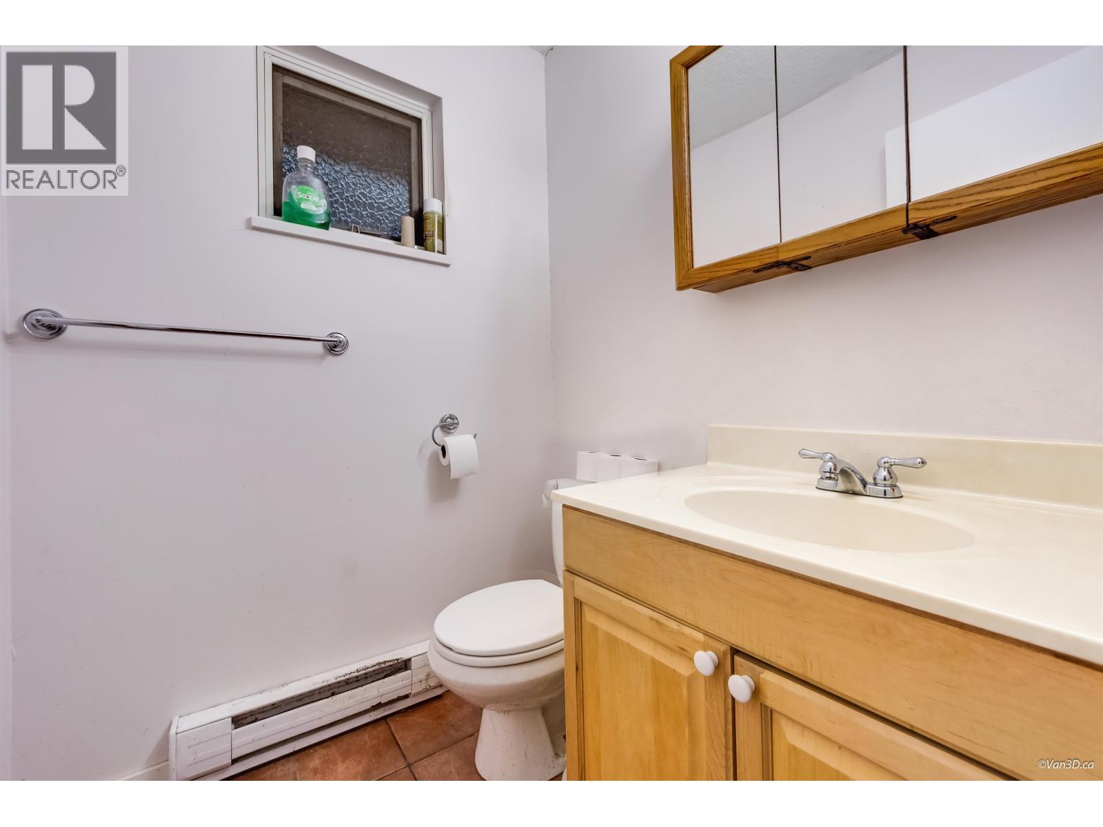 1542 BOND STREET, North Vancouver