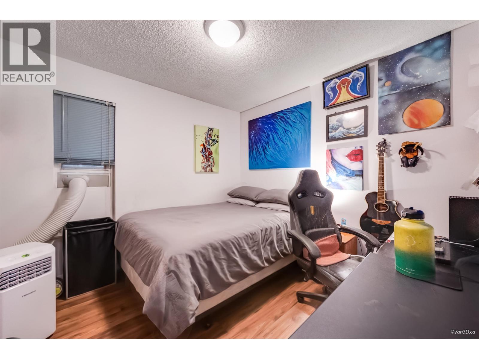 1542 BOND STREET, North Vancouver