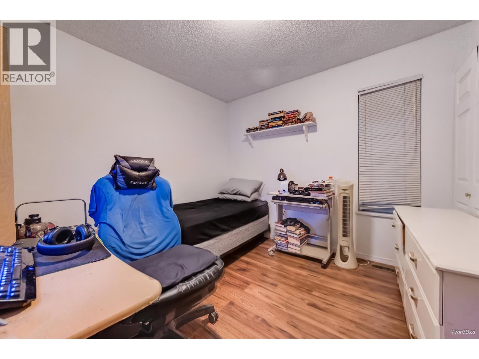 1542 BOND STREET, North Vancouver