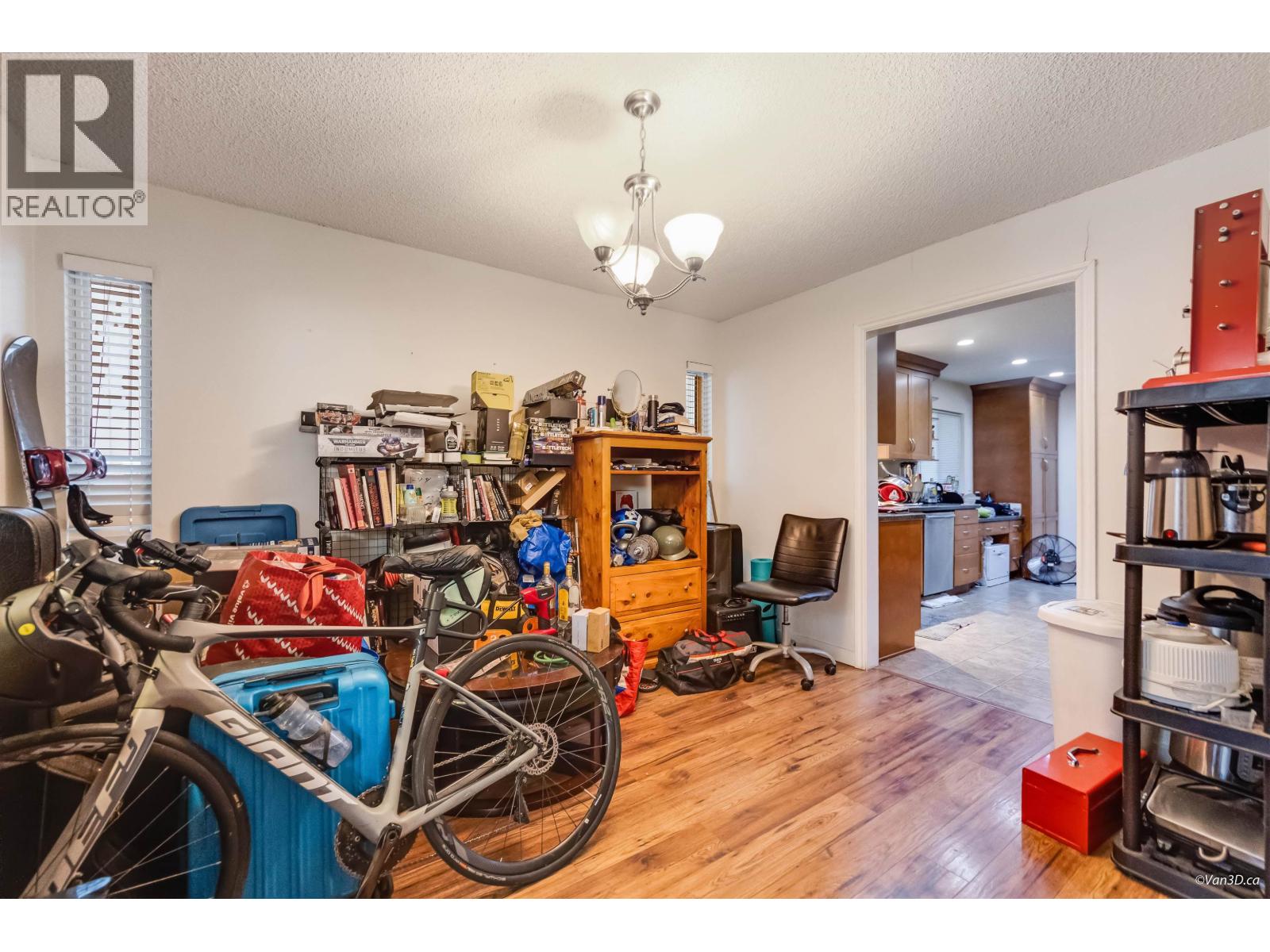 1542 BOND STREET, North Vancouver