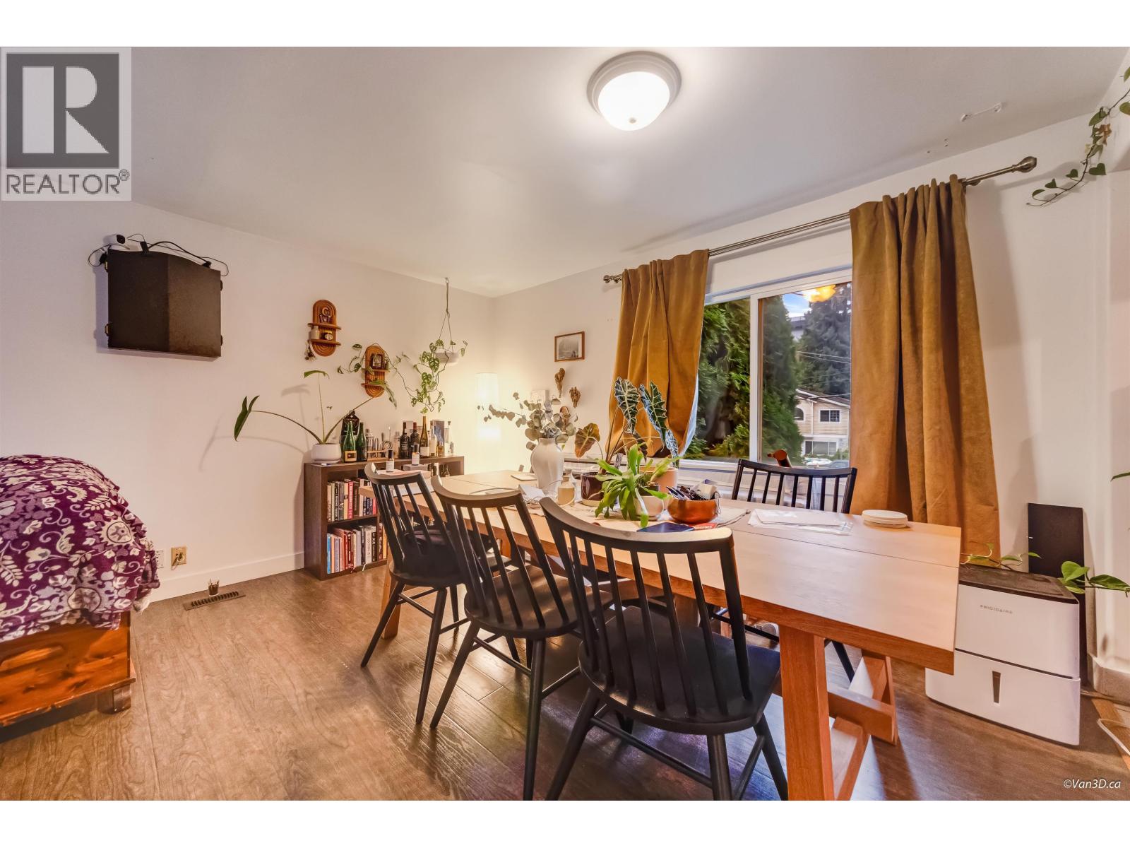 1536 BOND STREET, North Vancouver