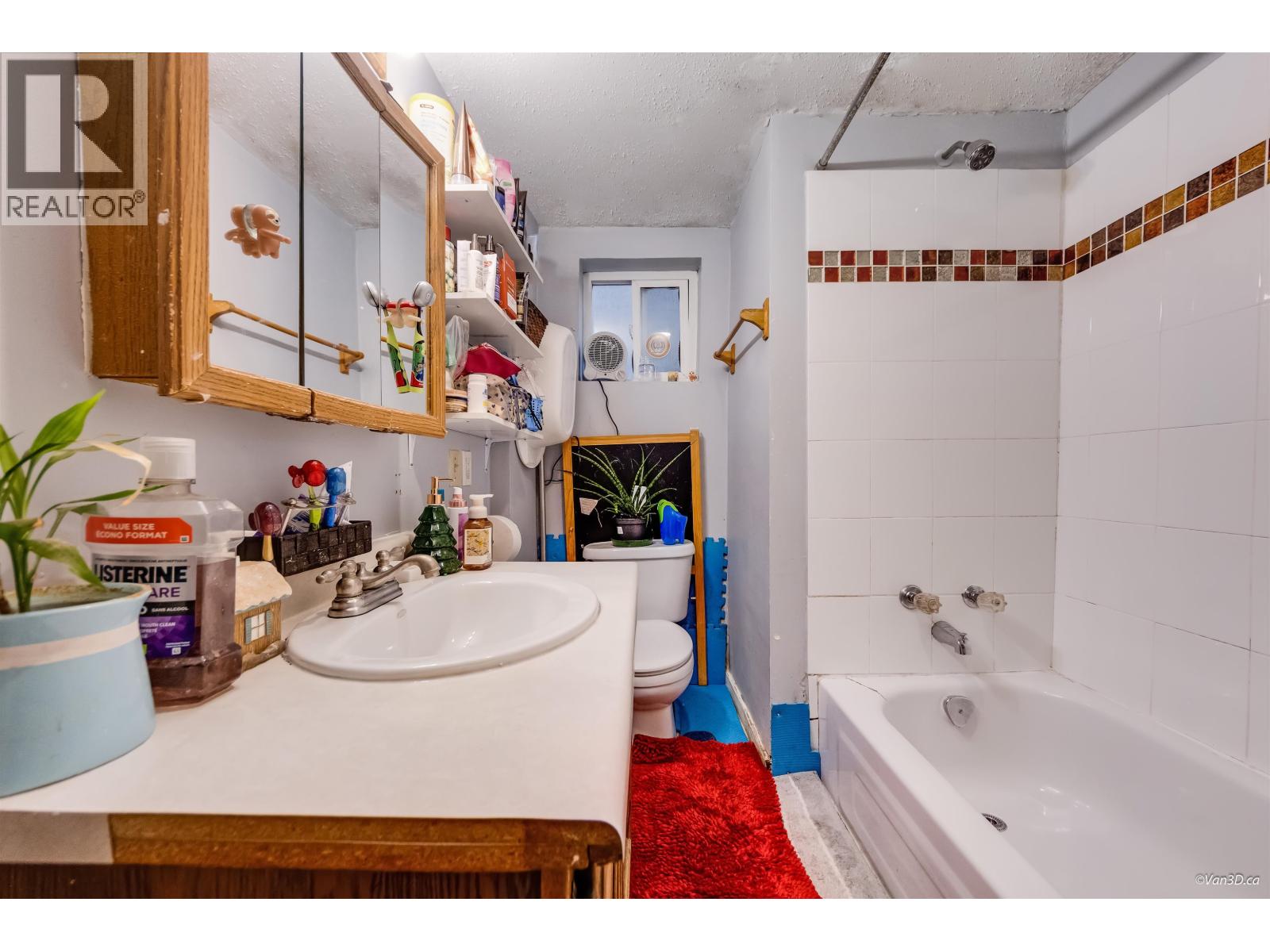 1536 BOND STREET, North Vancouver
