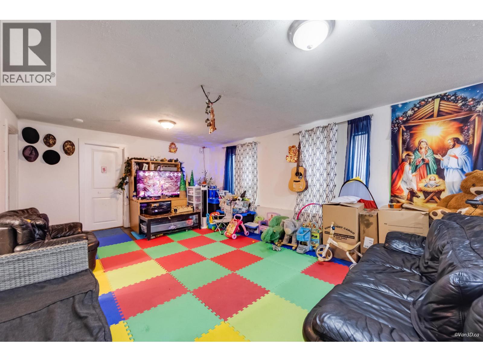 1536 BOND STREET, North Vancouver