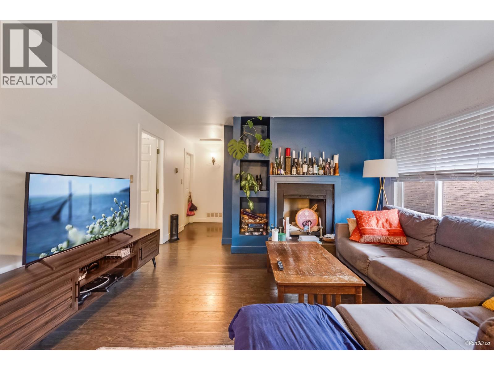 1536 BOND STREET, North Vancouver