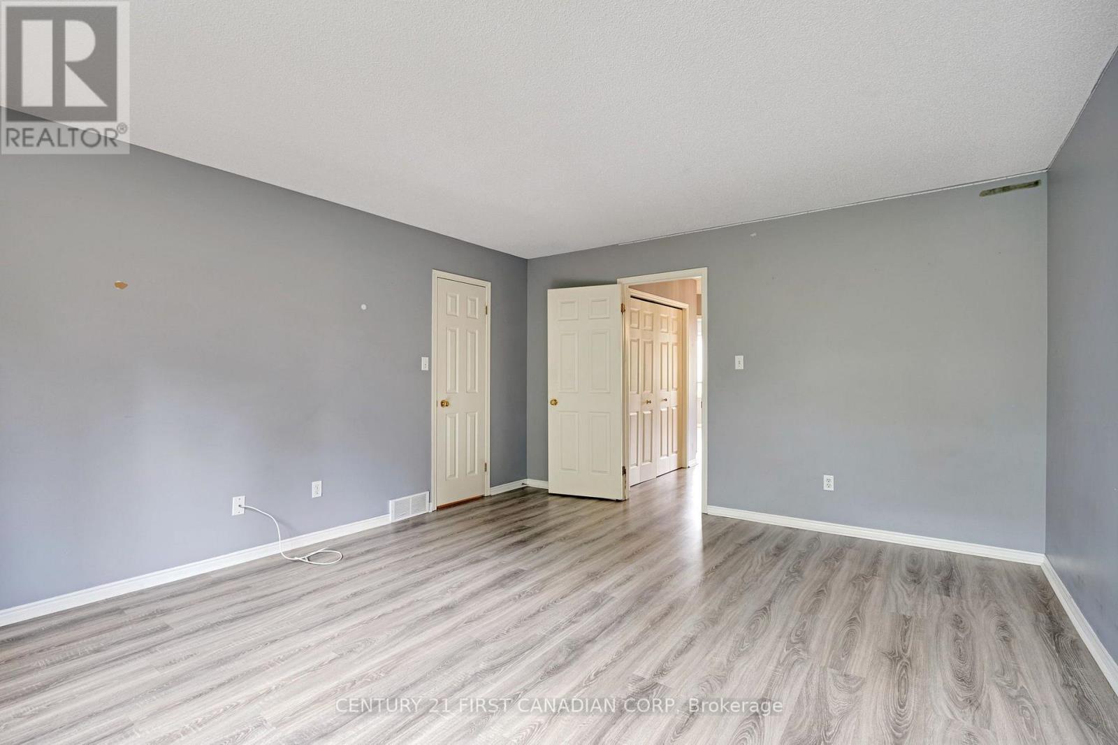 #22 185 NORTH CENTRE ROAD - Image 22