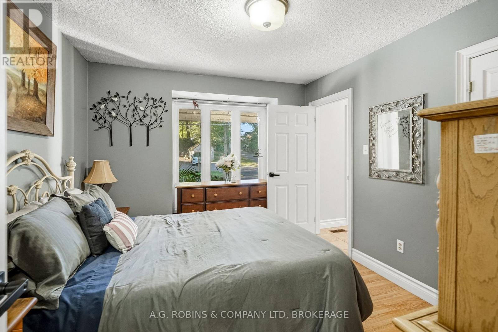 10448 LAKESHORE ROAD - Image 25
